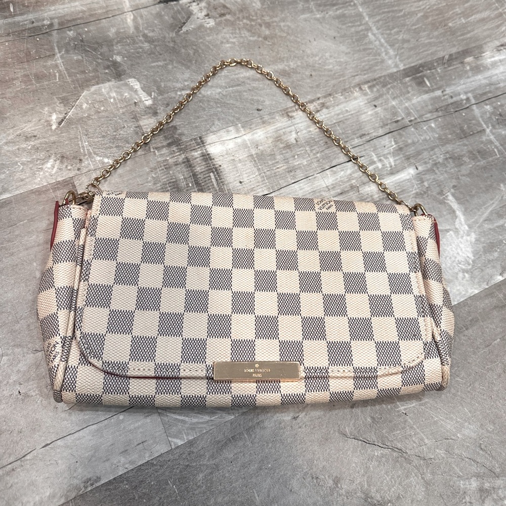 Super cute checkered dupe clutch bag shoulder bag pre loved